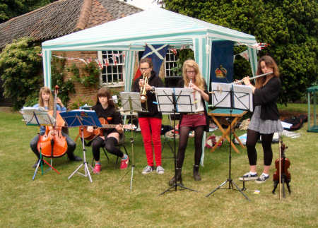 EatonGardenParty450