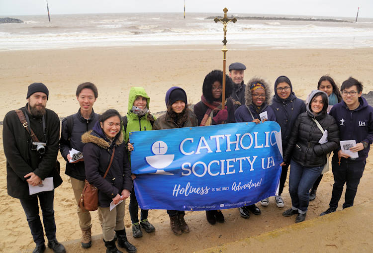 Network Norfolk : Hundreds join Rosary on the Coast prayers in East Anglia